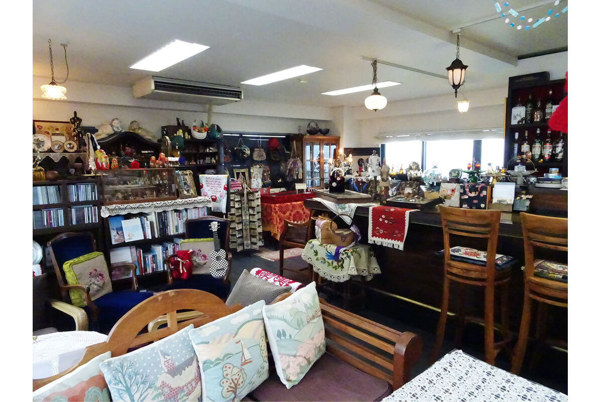 antique-miscellaneous-goods-cafe04