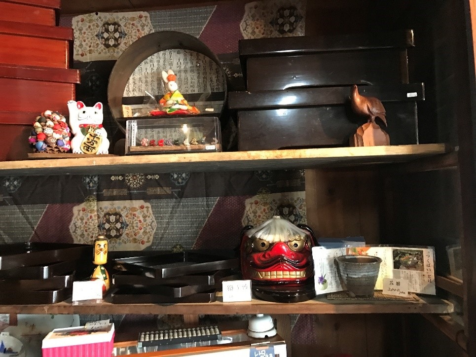 antique-miscellaneous-goods-cafe01