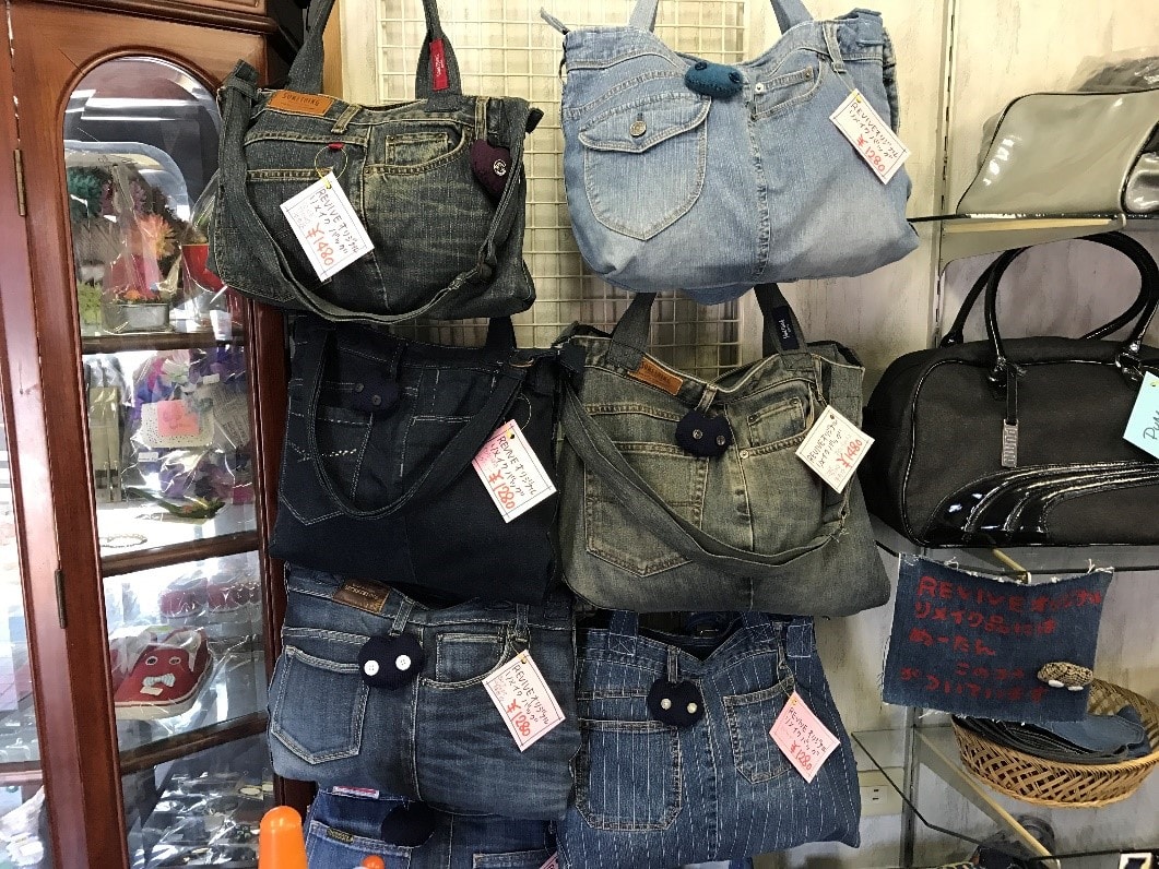 antique-miscellaneous-goods-cafe01