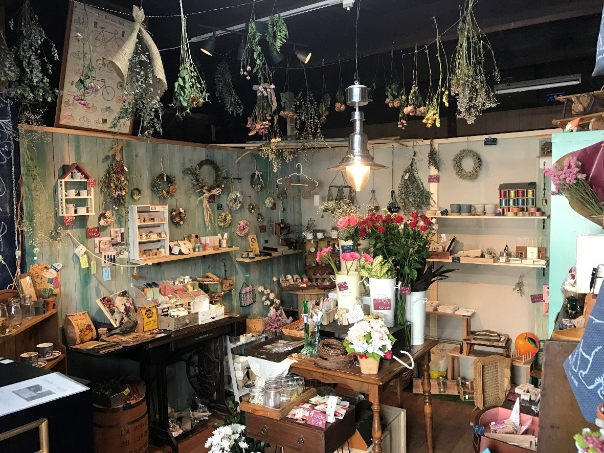 antique-miscellaneous-goods-cafe01