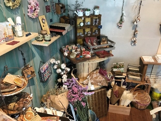 antique-miscellaneous-goods-cafe01
