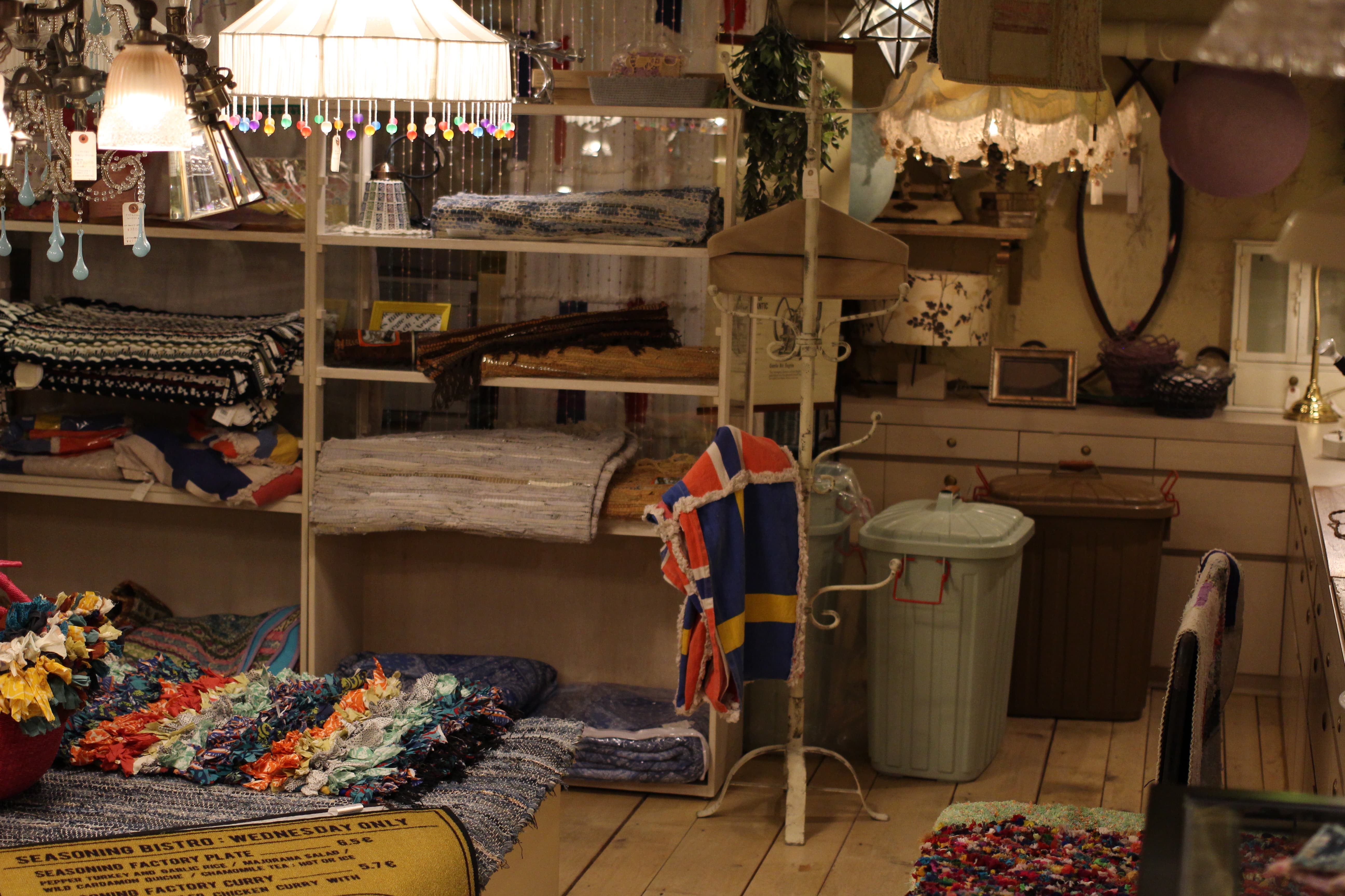 antique-miscellaneous-goods-cafe01