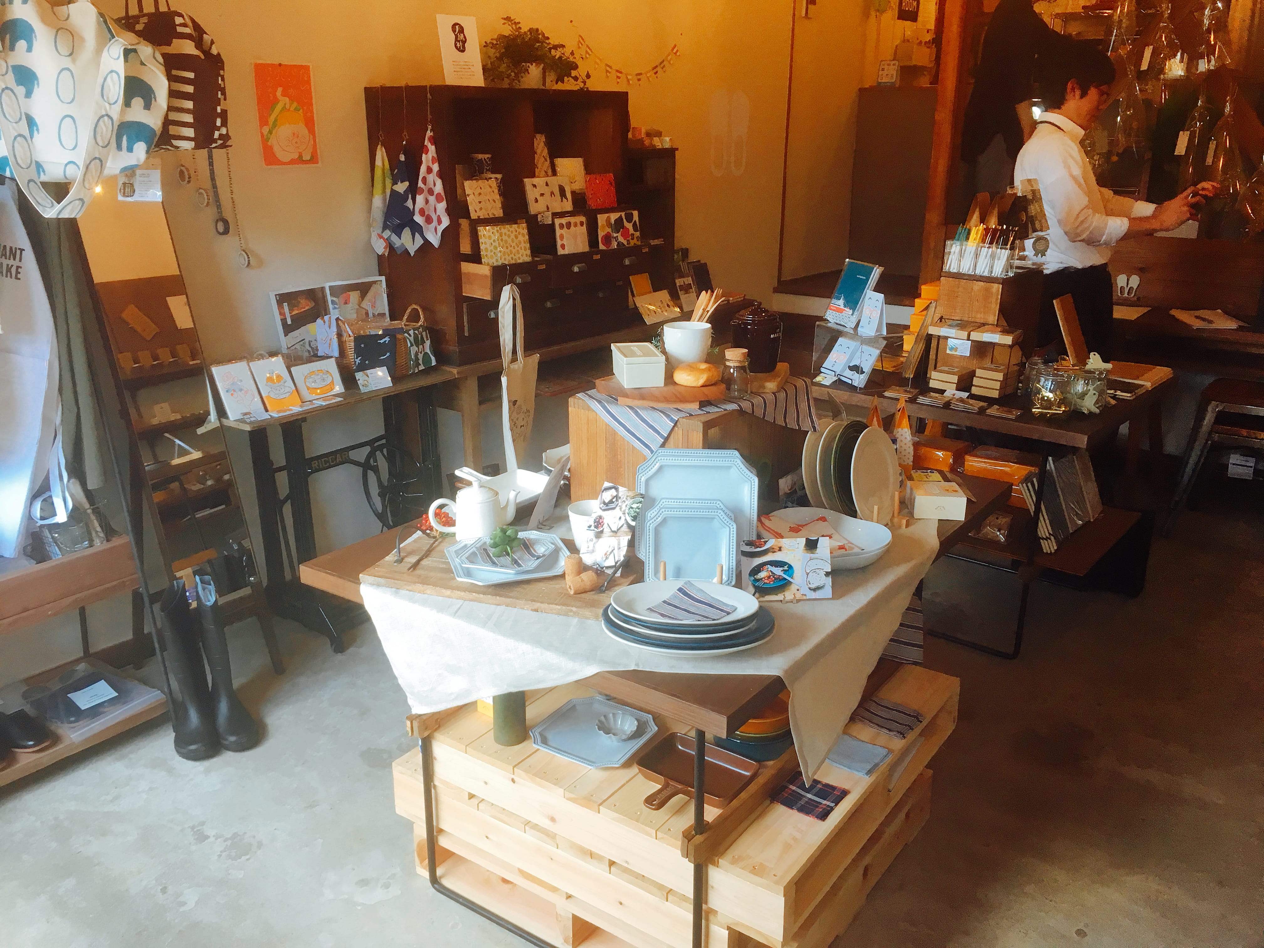 antique-miscellaneous-goods-cafe01