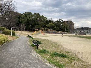 公園エリアの隣に運動場