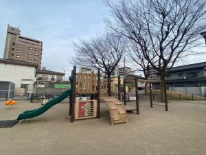 木製のナチュラルな遊具