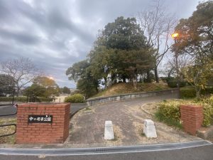 三段展開の高台にある風が気持ち良い公園