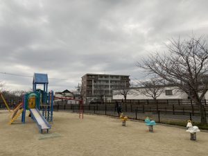 小さな子どもに人気の安全に楽しめる可愛いくてカラフルな遊具