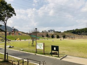 四方を緑に囲まれ大自然を感じながら遊べる緑地