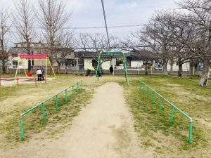 公園といえば人気のターザンロープ！