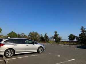 駐車場は広々してきれい